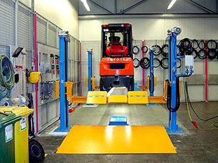 4 post forklift lift