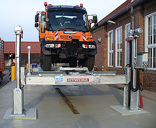 4 post truck lift