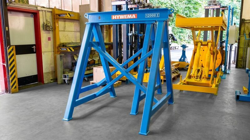Two extra-high heavy-duty support trestles with 12 t load capacity