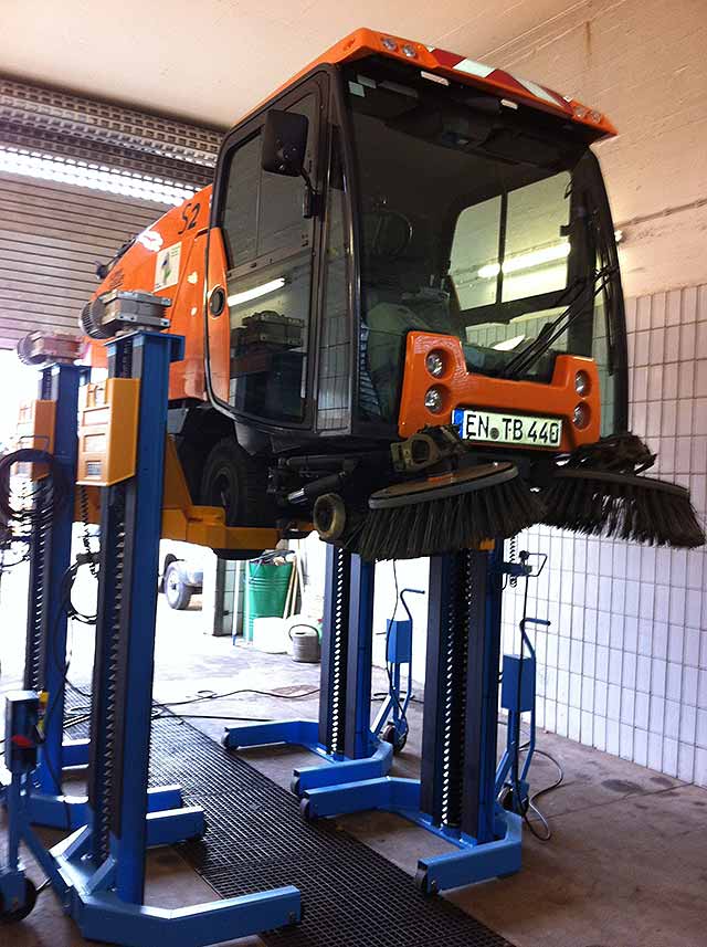 municipal vehicle column lift example A49765